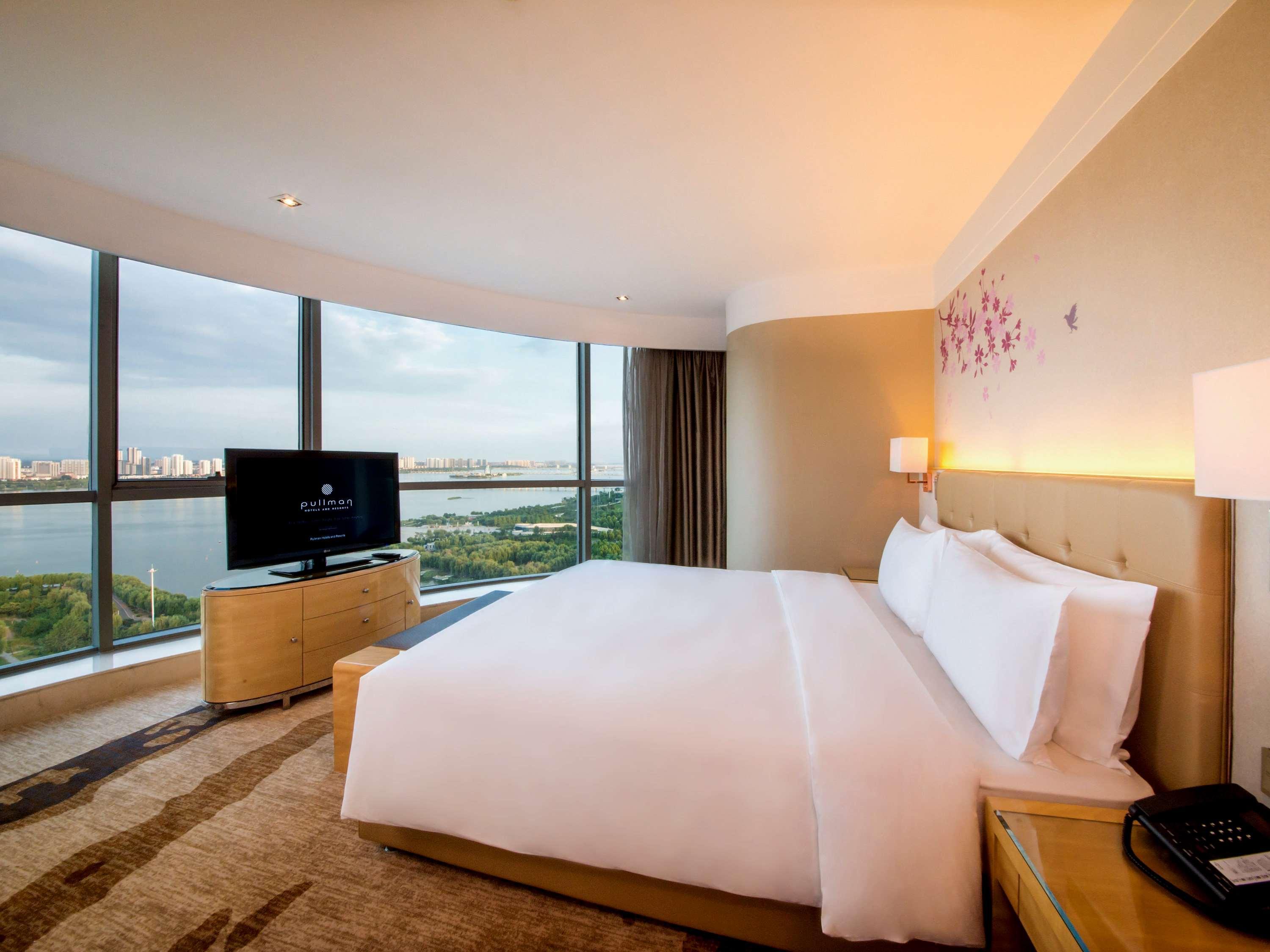 Pullman Linyi Lushang Екстериор снимка